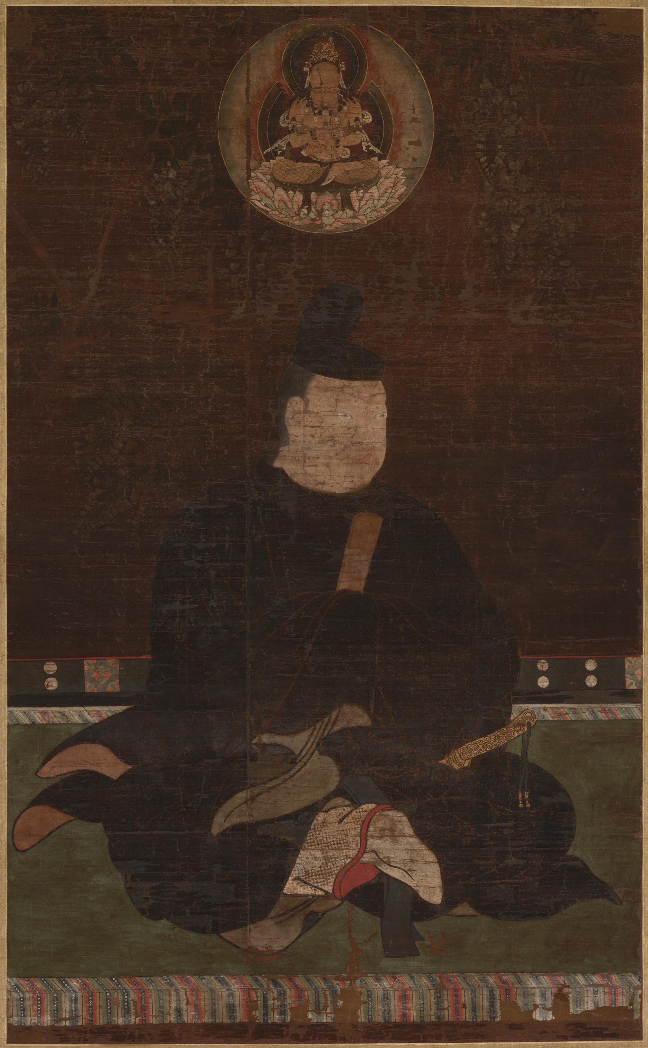 Hanging scroll, ink colour gold and cut gold on silk, 141 cm tall. A robed seated nobleman in formal court dress faces forward; a small gold-ground roundel containing a crowned