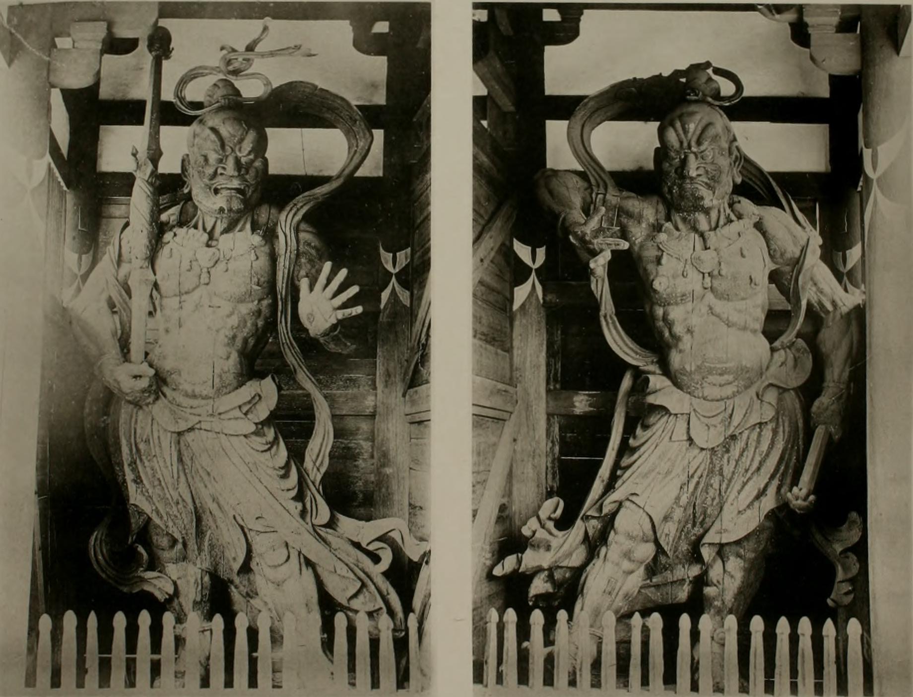 1900 line-engraving of the Tōdai-ji Nandaimon Agyō Niō (Kamakura 1203, ~8.4 m). Three-quarter pose, raised vajra-pestle in the right hand, open mouth in *a* utterance.