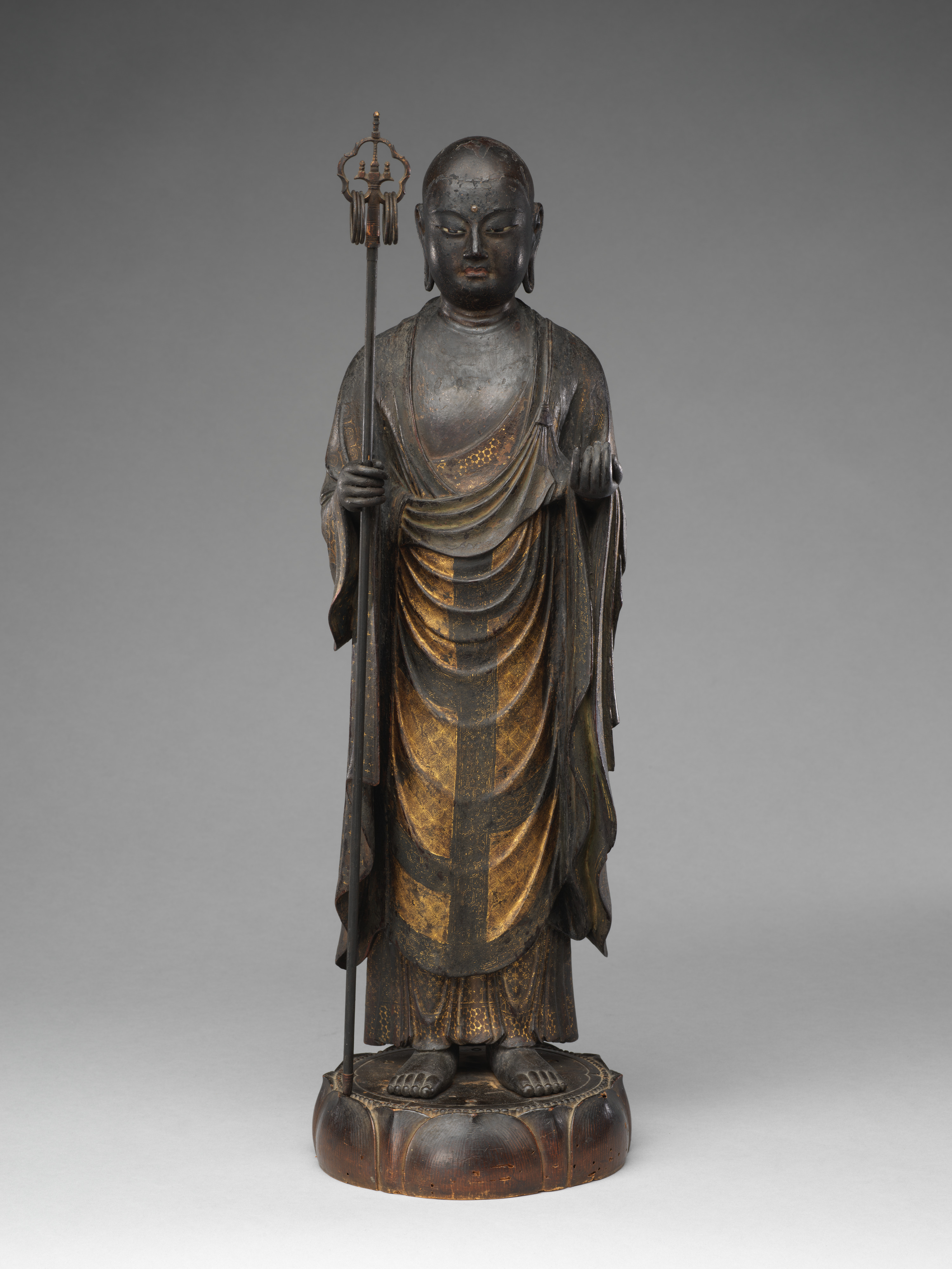 Kaikei standing wood Jizō Bosatsu, Kamakura c. 1202, lacquered hinoki yosegi with gyokugan, 56 cm. Monk-form holds cintāmaṇi; cut-gold kirikane on the kesa.