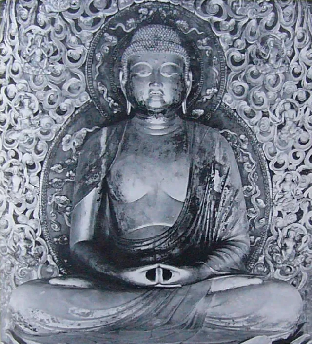 Byōdō-in Hōō-dō Amida by Jōchō, Heian 1053, gilt wood, 277.2 cm seated. Hands in jō-in meditation mudra; the earliest large-scale yosegi-zukuri figure intact.
