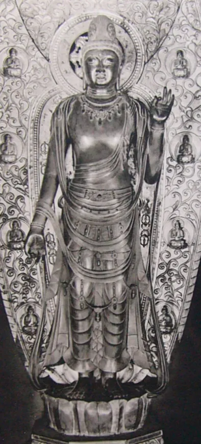 Yakushi-ji Tōindō Shō Kannon, Hakuhō–early-Nara gilt bronze, 189 cm. Single face, two arms; left hand holds the water-vase (kundikā); right hand in a gentle gesture.